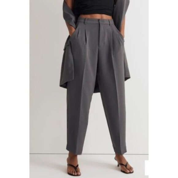 Madewell Pleated Tapered-Leg Pants in Easygoing Crepe 90s Grey - Picture 1 of 13